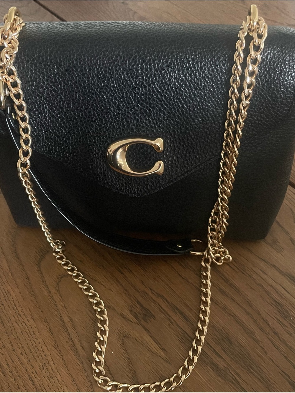Coach Tammie Black Pebbled Leather Crossbody with Gold Chain. - Picture 4 of 6